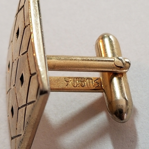 Relisted -Vintage Swank cuff links gold tone square honey - Picture 7 of 7